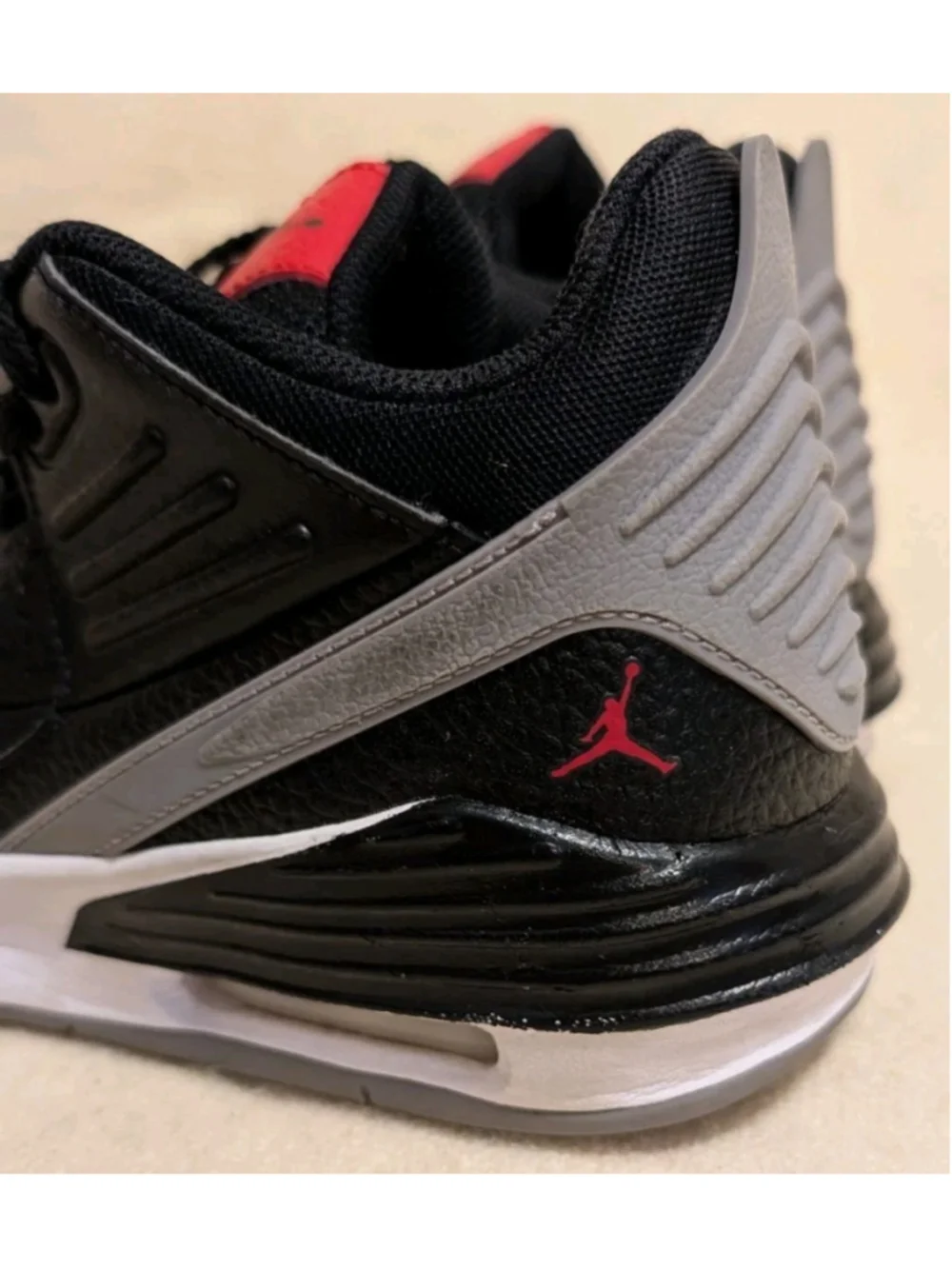 Nike Jordan Grade School Max Aura 5 Shoes, Black Cement Size 6.5Y DZ4352-061 F85